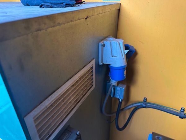 28 x 9 welfare unit , toilet , generator kitchen 368985468