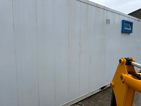 28 x 9 welfare unit , toilet , generator kitchen 368985473