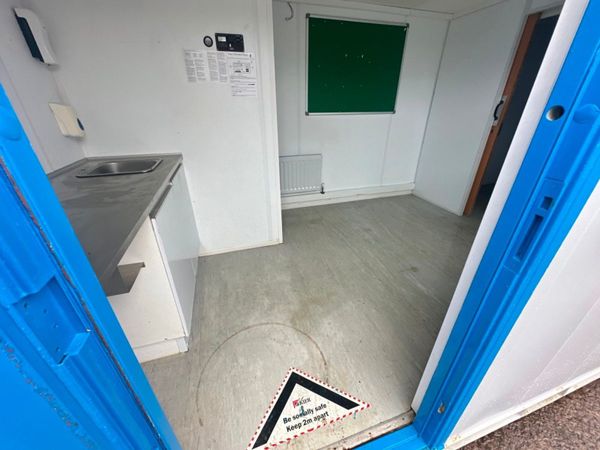 28 x 9 welfare unit , toilet , generator kitchen 368985484