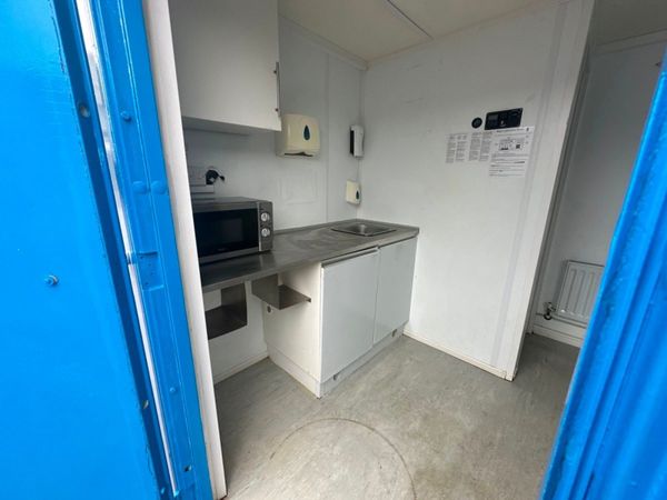 28 x 9 welfare unit , toilet , generator kitchen 368985485