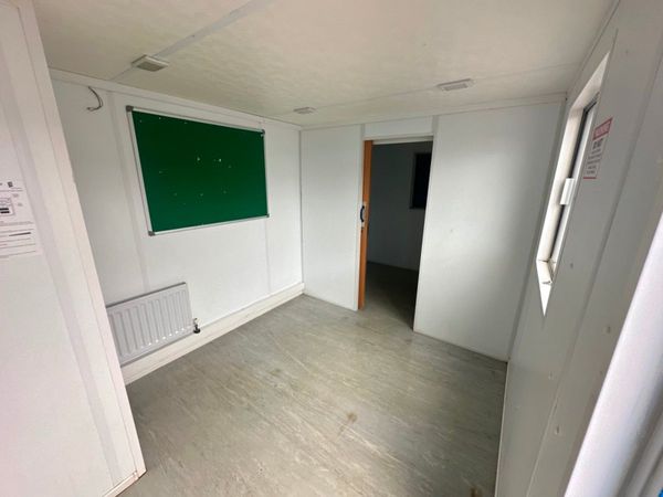 28 x 9 welfare unit , toilet , generator kitchen 368985486