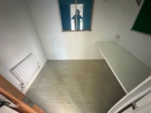 28 x 9 welfare unit , toilet , generator kitchen 368985488