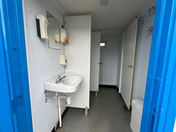 28 x 9 welfare unit , toilet , generator kitchen 368985480