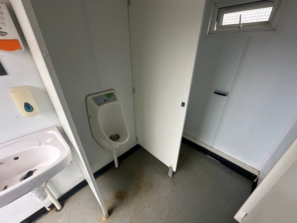 28 x 9 welfare unit , toilet , generator kitchen 368985481
