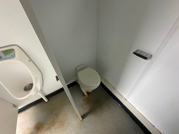 28 x 9 welfare unit , toilet , generator kitchen 368985482