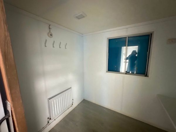 28 x 9 welfare unit , toilet , generator kitchen 368985490