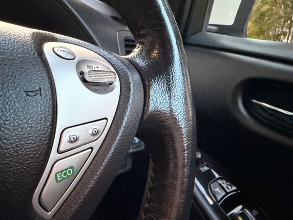 Nissan Leaf EV SVE + 6.6kW Charger 369014025