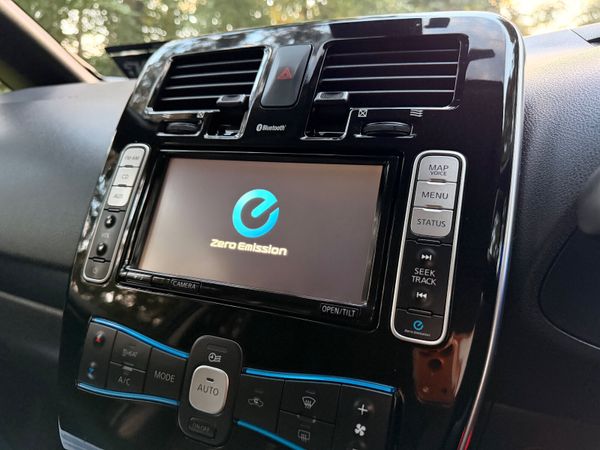 Nissan Leaf EV SVE + 6.6kW Charger 369014026