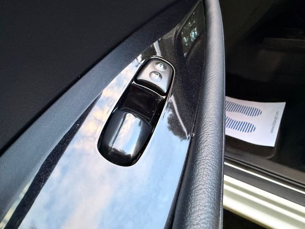 Nissan Leaf EV SVE + 6.6kW Charger 369014039