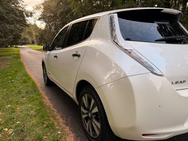 Nissan Leaf EV SVE + 6.6kW Charger 369014055