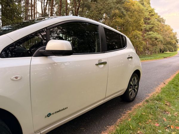 Nissan Leaf EV SVE + 6.6kW Charger 369014056