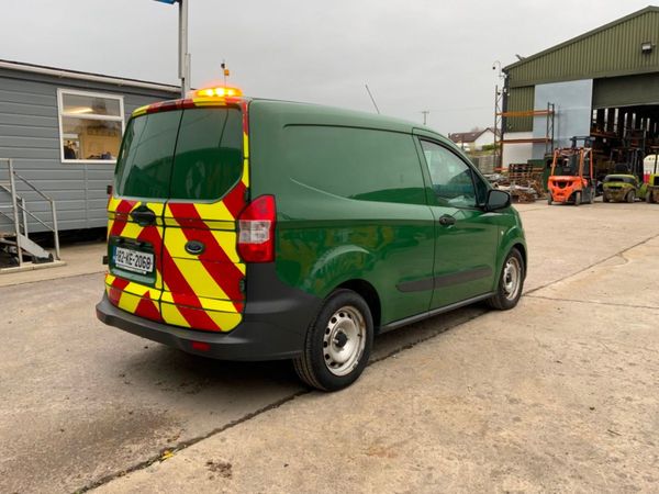 Ford Transit Courier 369049795