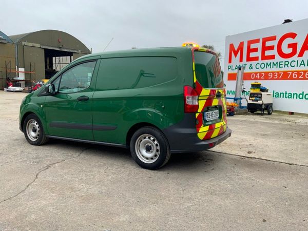 Ford Transit Courier 369049790