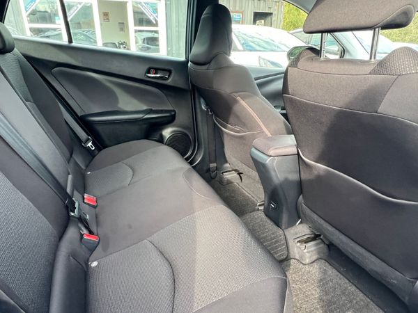 21 Toyota Prius very low mileage 369174324