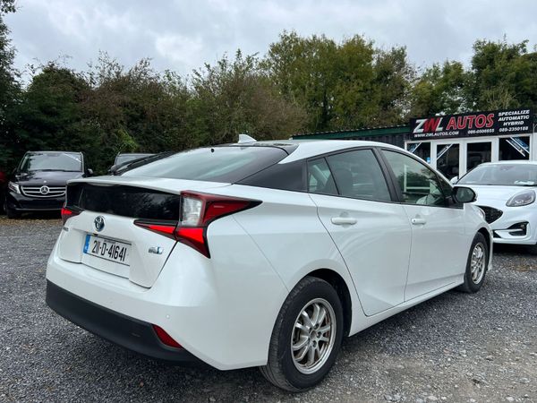 21 Toyota Prius very low mileage 369174354