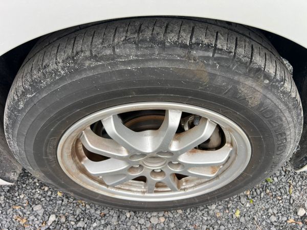 21 Toyota Prius very low mileage 369174358