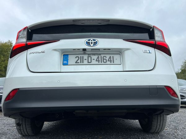 21 Toyota Prius very low mileage 369174351