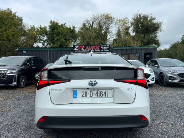 21 Toyota Prius very low mileage 369174360