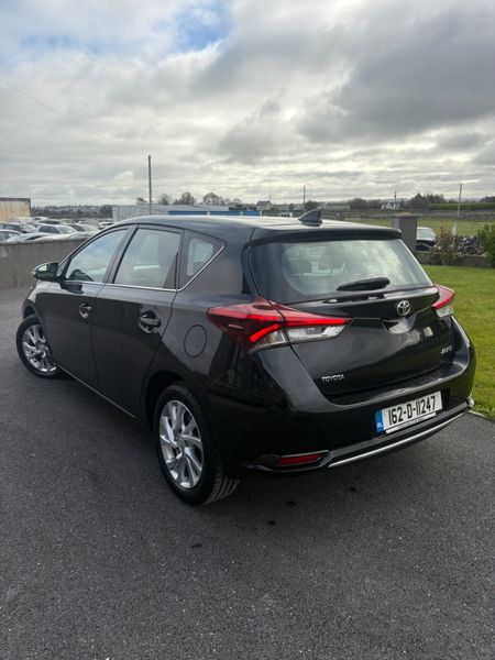 Toyota Auris 2016 369176174