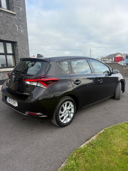 Toyota Auris 2016 369176175