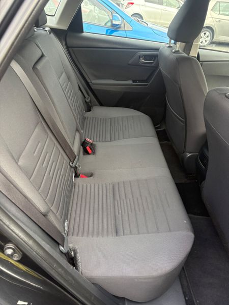 Toyota Auris 2016 369176185