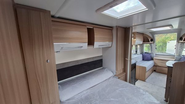 Bailey Phoinex Island bed caravan 369170710