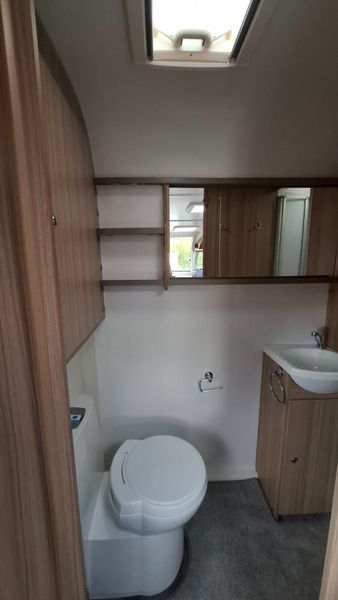 Bailey Phoinex Island bed caravan 369170711