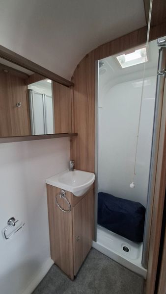 Bailey Phoinex Island bed caravan 369170712