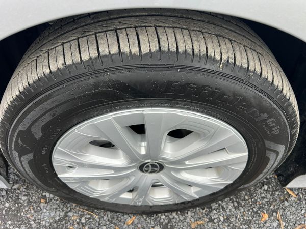 22 Toyota Prius  Very Low Mileage 369173748