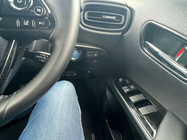 22 Toyota Prius  Very Low Mileage 369173764