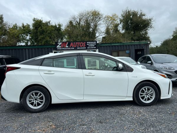 20 Toyota Prius Hybrid 369173964