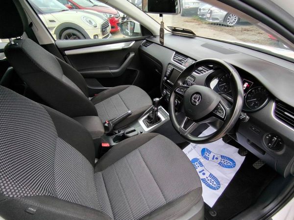 Skoda Octavia 1.6tdi Active Hatch 369189596