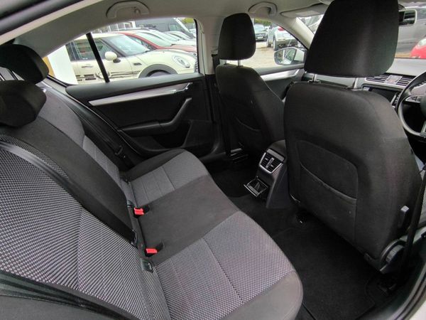 Skoda Octavia 1.6tdi Active Hatch 369189597