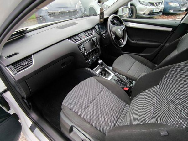 Skoda Octavia 1.6tdi Active Hatch 369189598