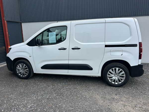 2022 Peugeot Partner 'Professional 369180665