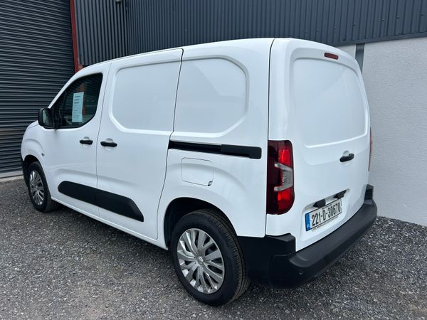 2022 Peugeot Partner 'Professional 369180667