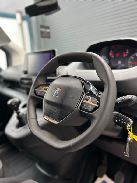 2022 Peugeot Partner 'Professional 369180671