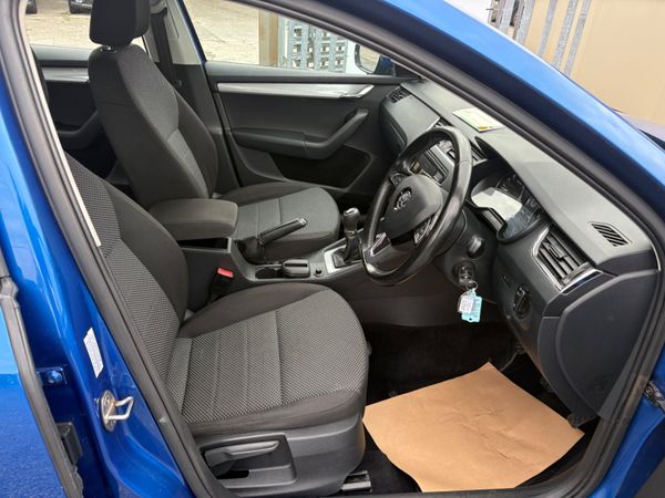162 Skoda Octavia  1.6tdi Ambition 369205999