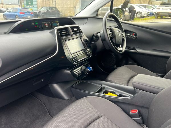 22 Toyota Prius Hybrid 369237650