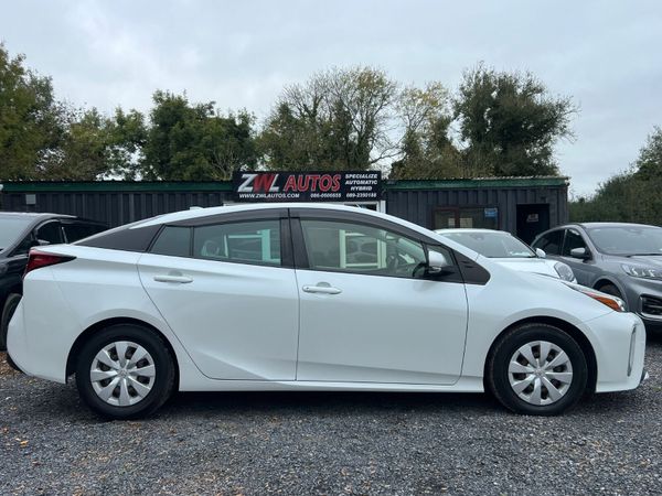22 Toyota Prius Hybrid 369237726