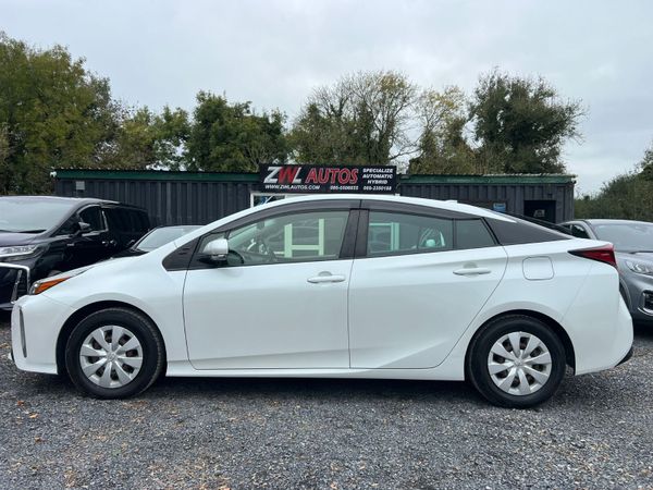 22 Toyota Prius Hybrid 369237785