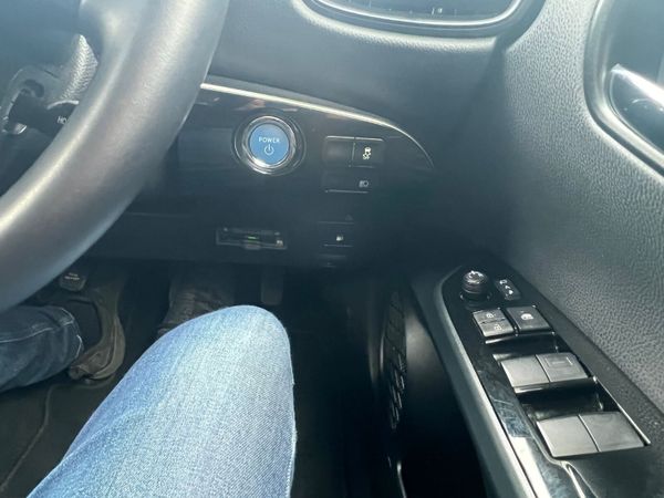 22 Toyota Prius Hybrid 369237805