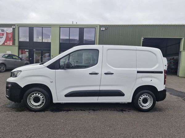 Peugeot Partner 2022 369265963