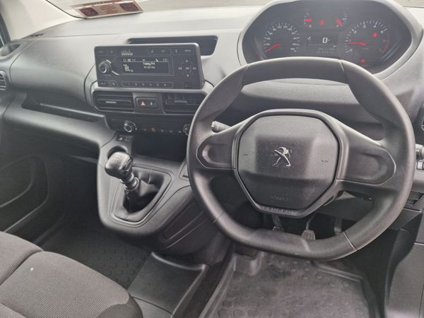 Peugeot Partner 2022 369265986