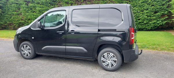 Peugeot Partner 2021 369274547