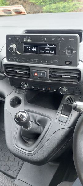 Peugeot Partner 2021 369274623