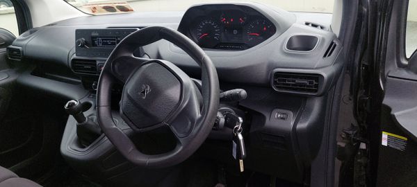 Peugeot Partner 2021 369274646