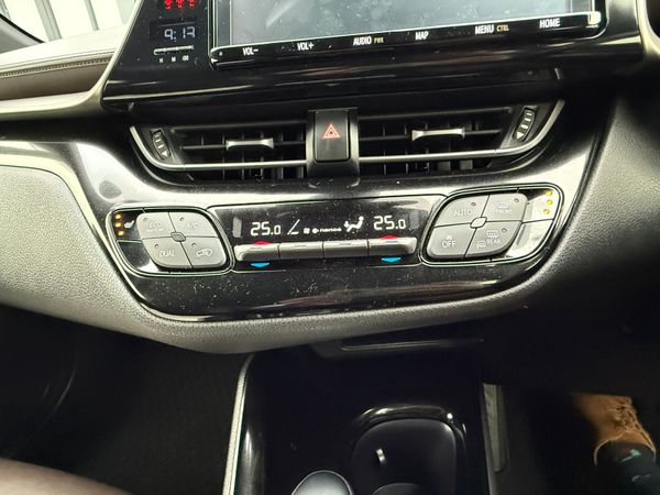 2018 Toyota C-HR  1.8 Hybrid automatic 369286848