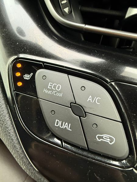 2018 Toyota C-HR  1.8 Hybrid automatic 369286842