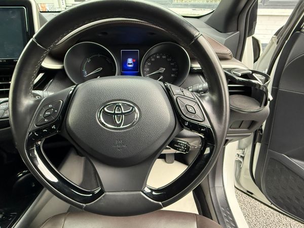 2018 Toyota C-HR  1.8 Hybrid automatic 369286854